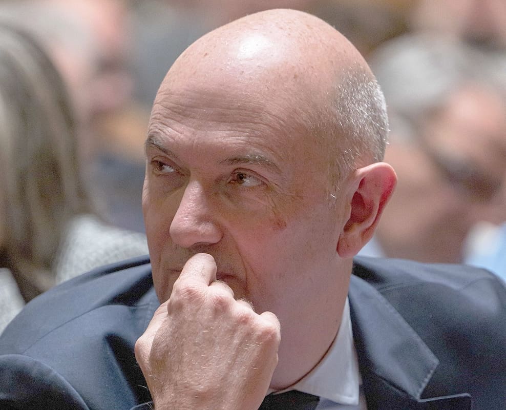 You are currently viewing Ministère de l’Économie : Le Franco-Canadien Roland Lescure, demi-frère de Pierre Lescure, nommé à Bercy