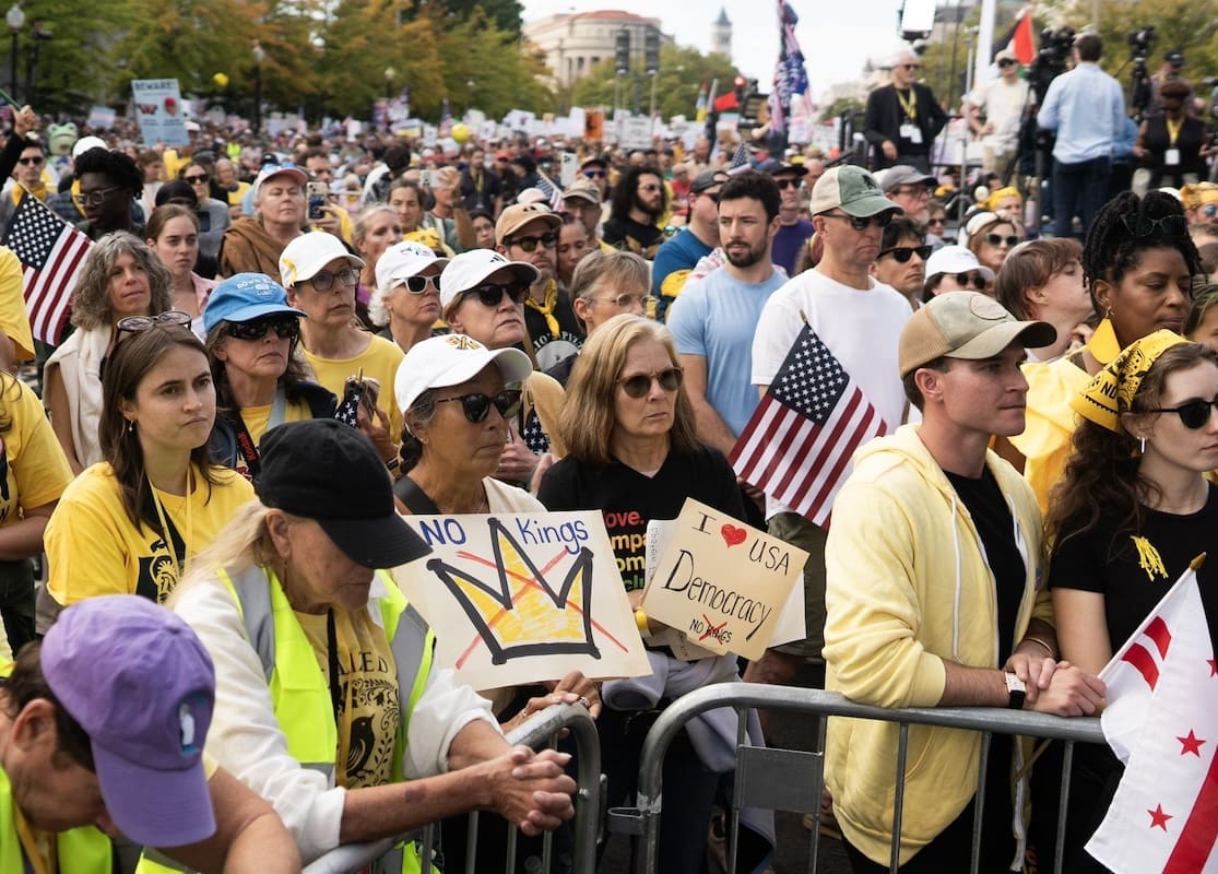 You are currently viewing No Kings : des millions d’Américains se soulèvent contre la dérive autoritaire de Donald Trump