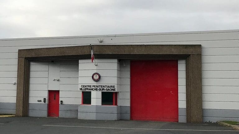 Lire la suite à propos de l’article Prison de Villefranche-sur-Saône : cinq détenus blessés dans une violente rixe, deux en urgence absolue