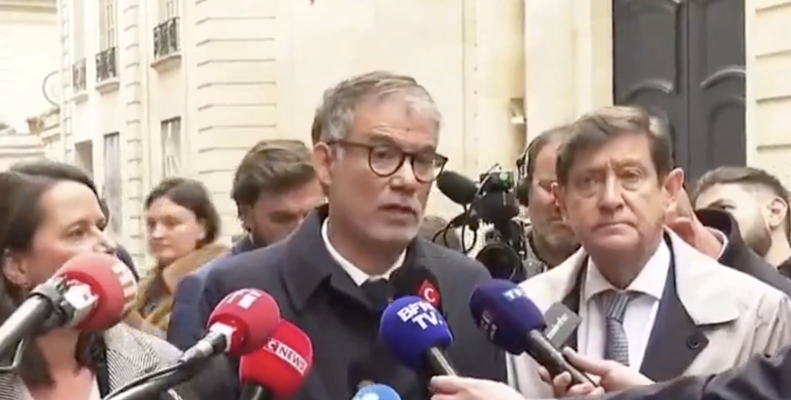 You are currently viewing Rencontre avec Lecornu : Les socialistes disposés à débloquer la situation estiment ne pas avoir de garanties sur les retraites