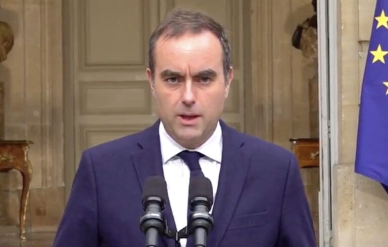 Lire la suite à propos de l’article Sébastien Lecornu : « La dissolution semble s’éloigner » — vers une coalition pour sauver le budget 2025 et la tête de Macron