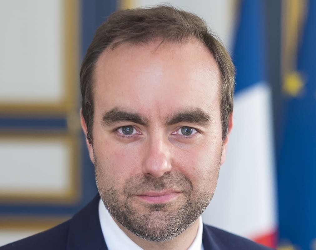 You are currently viewing Sébastien Lecornu : « Liberté, humilité, exemplarité » — les maîtres-mots du nouveau gouvernement face à la crise politique