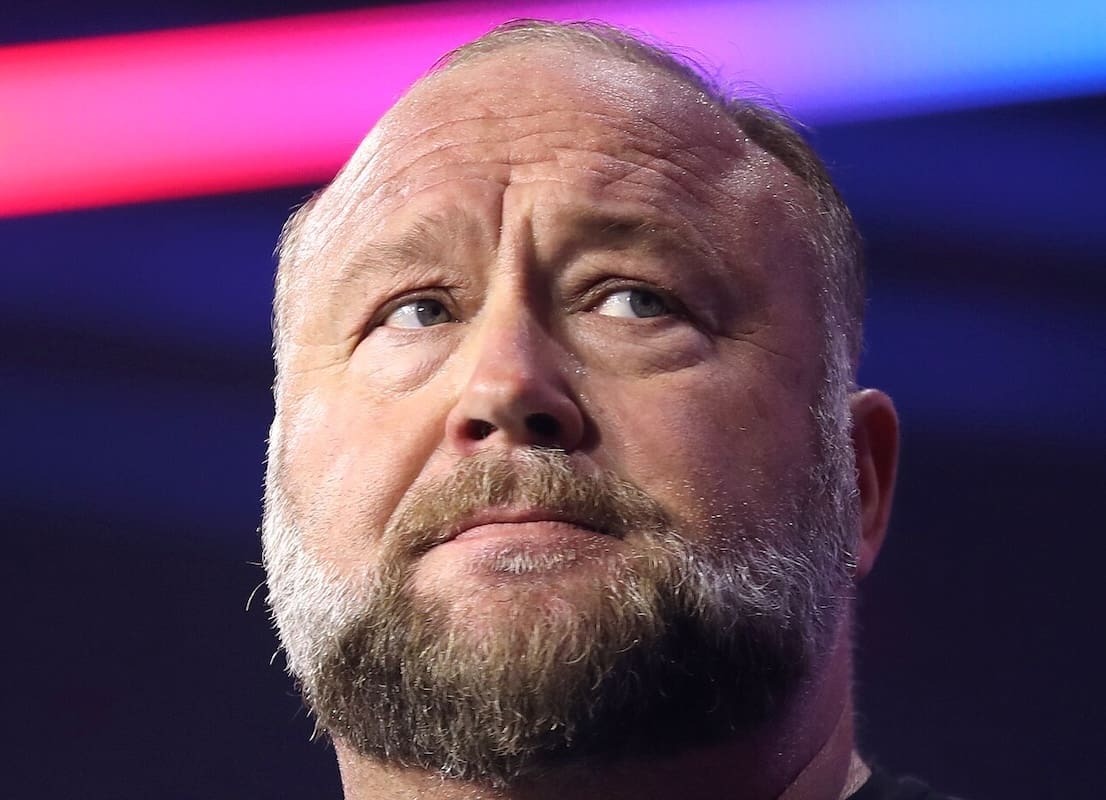 You are currently viewing Tuerie de Sandy Hook : la Cour suprême confirme la lourde amende d’Alex Jones