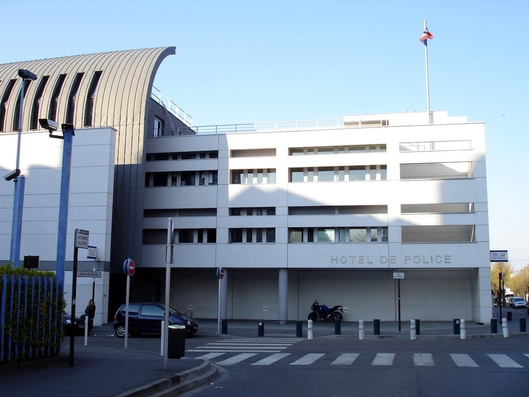 You are currently viewing Bobigny : deux policiers mis en examen pour viol aggravé au dépôt du tribunal