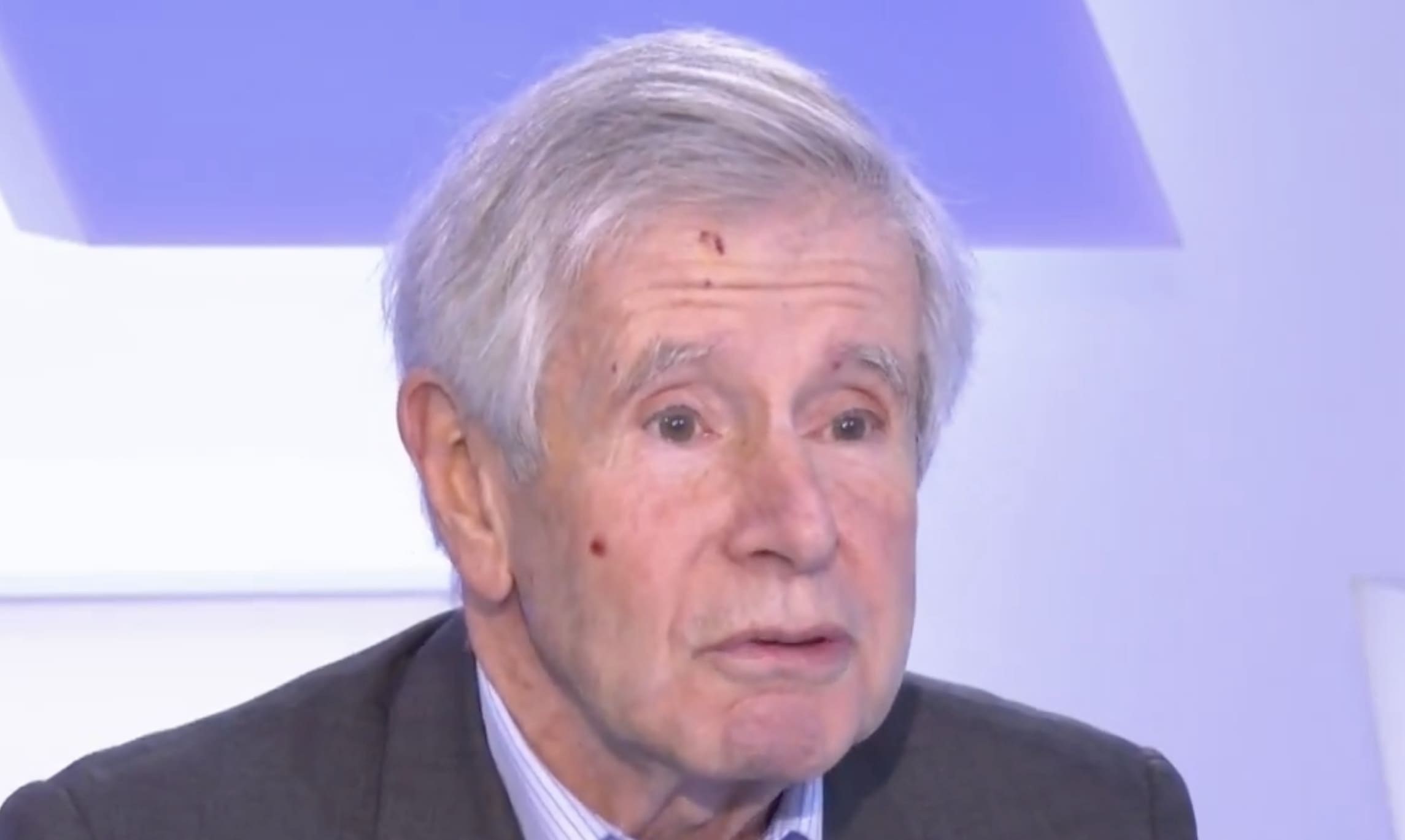 You are currently viewing C dans l’air : Alain Minc déplore une France qui a perdu le sens de la réalité de la guerre