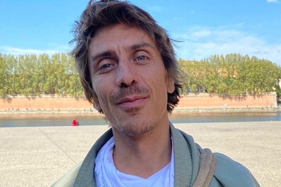 You are currently viewing Toulouse : Camilo Castro libéré après plusieurs mois de détention au Venezuela, est rentré en France