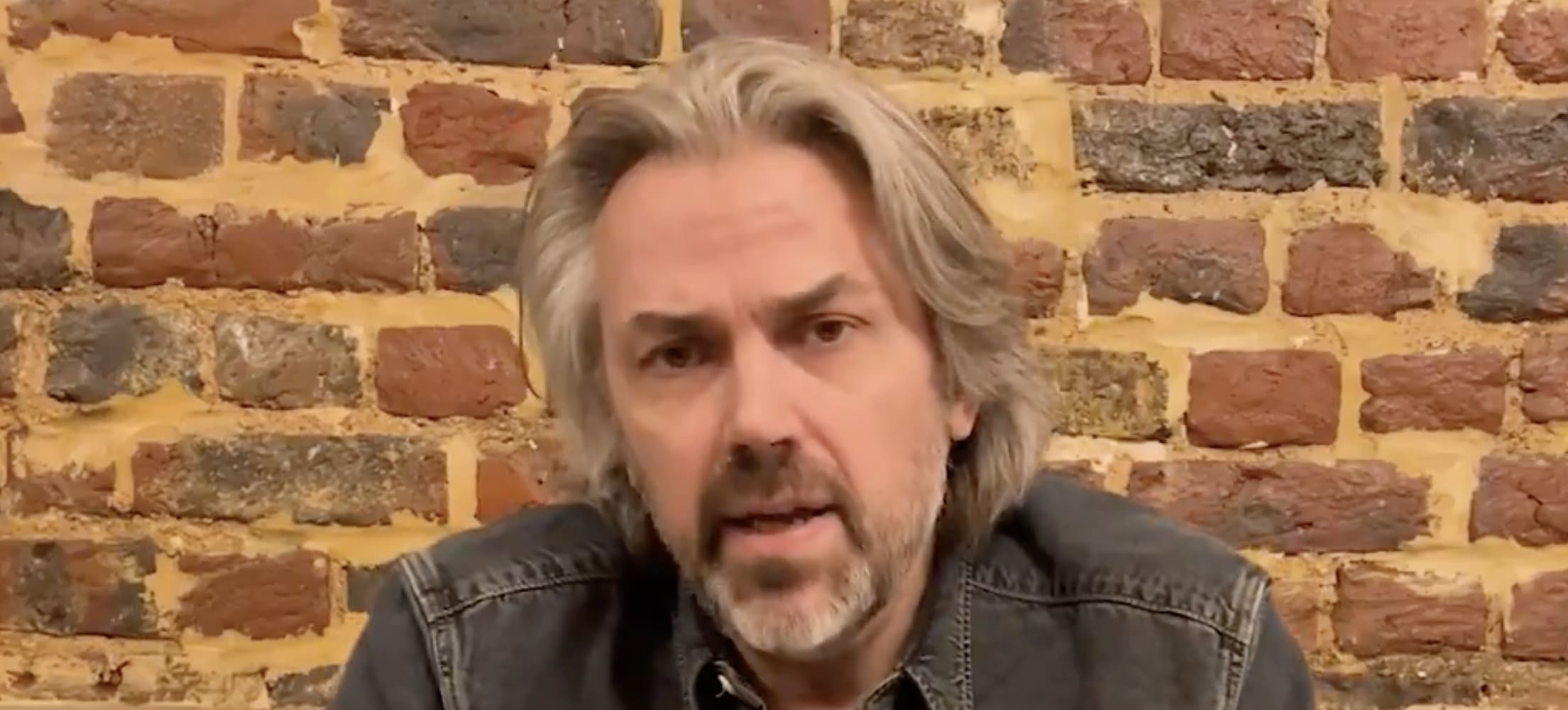 You are currently viewing Municipales 2026 à Paris : Aymeric Caron rompt avec LFI et lancera sa propre liste dans le 18e arrondissement