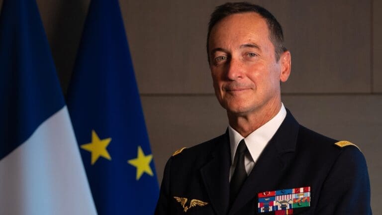 Lire la suite à propos de l’article Chef d’état-major : une mise en garde sur la guerre qui secoue la classe politique