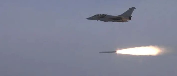 You are currently viewing Dissuasion nucléaire : la France finalise la modernisation de ses missiles avec l’ASMPA-R