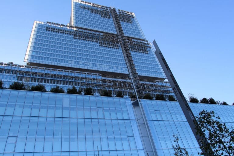 Lire la suite à propos de l’article Enquête sur X : l’IA Grok au cœur d’accusations de propos négationnistes