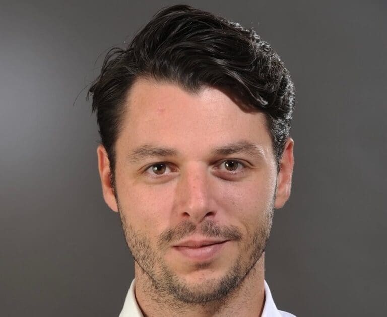 Lire la suite à propos de l’article Incendie à Rillieux-la-Pape : Édouard Raffin dénonce « l’échec du tout sécuritaire » du maire Vincendet