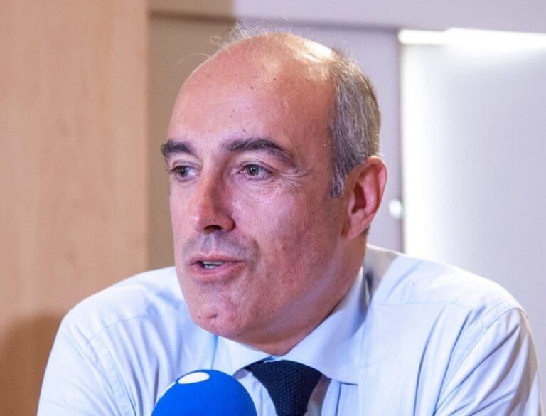 Lire la suite à propos de l’article Livres : l’ouvrage posthume d’Olivier Marleix cartonne dans les librairies