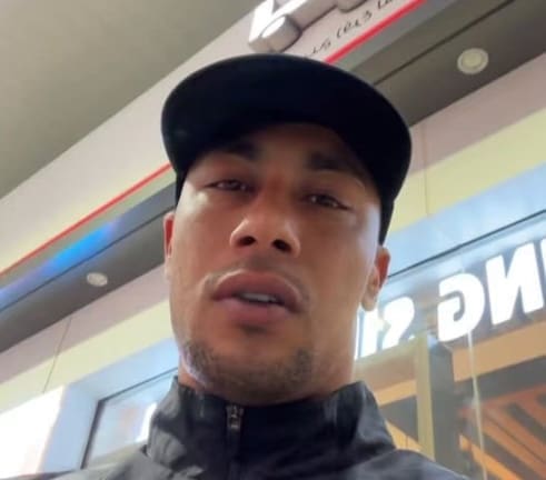 You are currently viewing Maes condamné à sept ans de prison au Maroc : le rappeur reconnu coupable d’avoir commandité un enlèvement