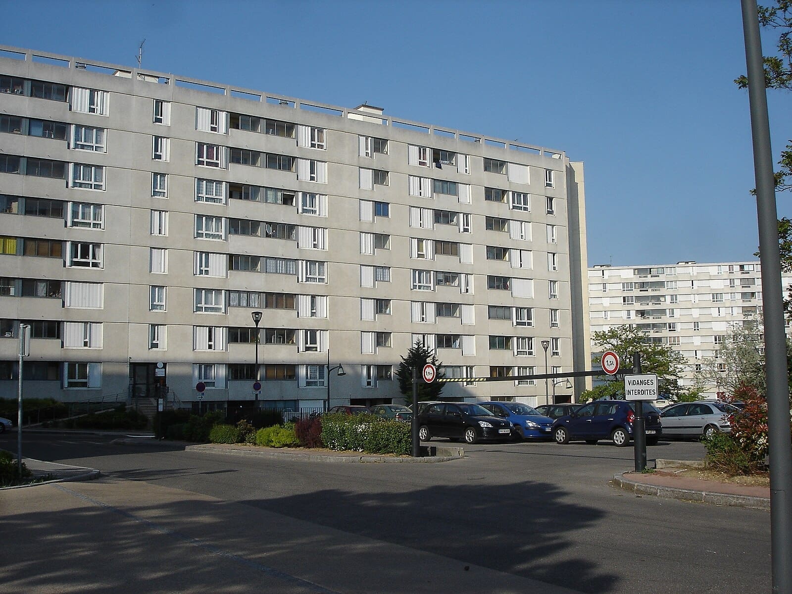 You are currently viewing Rillieux-la-Pape : un clip de rap illégal tourne au drame et provoque l’incendie d’un immeuble