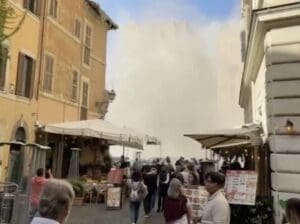 Lire la suite à propos de l’article Rome : l’effondrement dramatique de la Torre dei Conti, joyau médiéval en rénovation