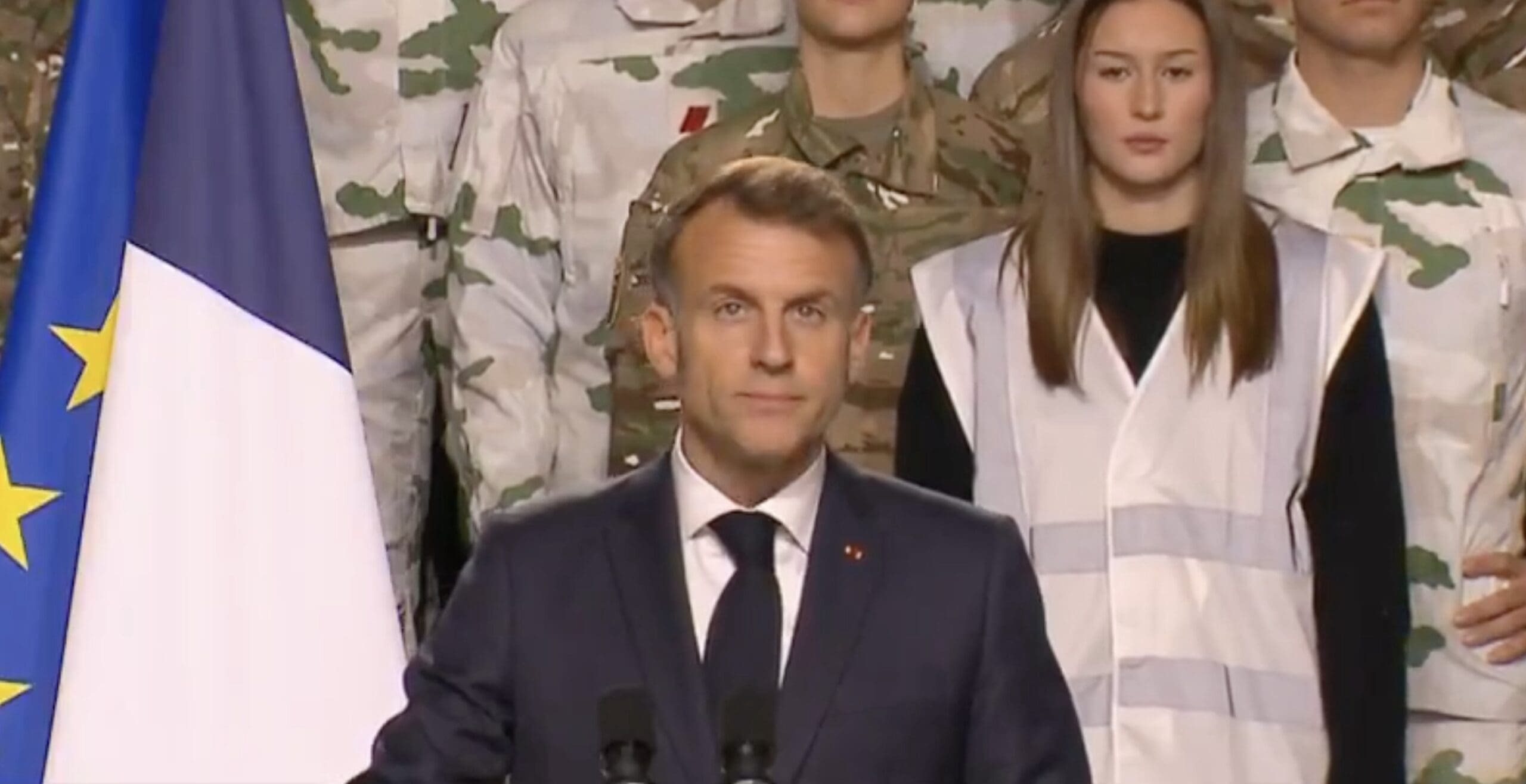 You are currently viewing Service national : Macron lance un nouveau service militaire volontaire qui pourrait devenir obligatoire « en cas de crise majeure »
