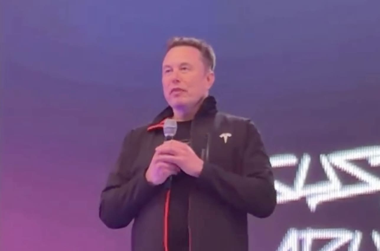 You are currently viewing Tesla Optimus : Elon Musk confirme la construction d’une ligne de production d’un million de robots humanoïdes en Californie