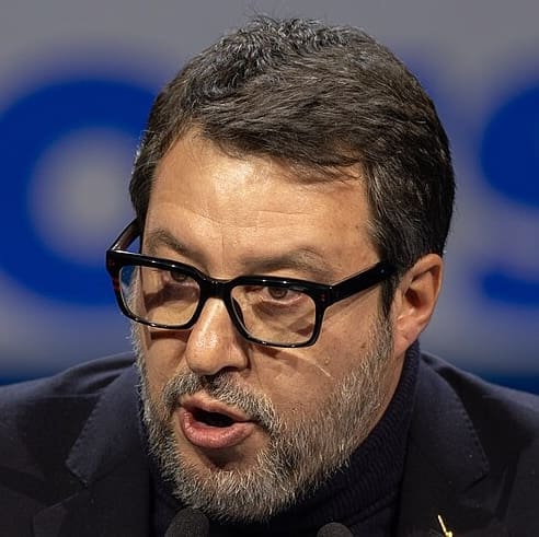 You are currently viewing Ukraine : Matteo Salvini met en doute l’aide italienne, évoquant un risque de corruption