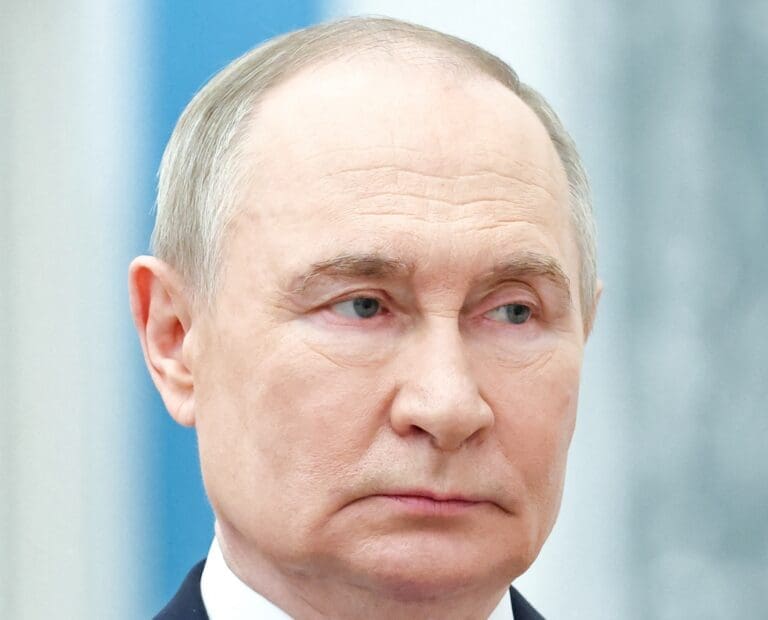 Lire la suite à propos de l’article Ukraine : Poutine juge « ridicule » l’idée d’une attaque contre l’Europe et se dit prêt à discuter de paix