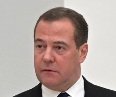 You are currently viewing Avoirs russes gelés : Medvedev brandit un « casus belli » contre l’UE et menace Bruxelles