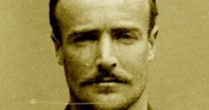 Lire la suite à propos de l’article Chroniques du futur : le destin énigmatique de Paul Dienach, entre coma, voyage temporel et mythe maçonnique