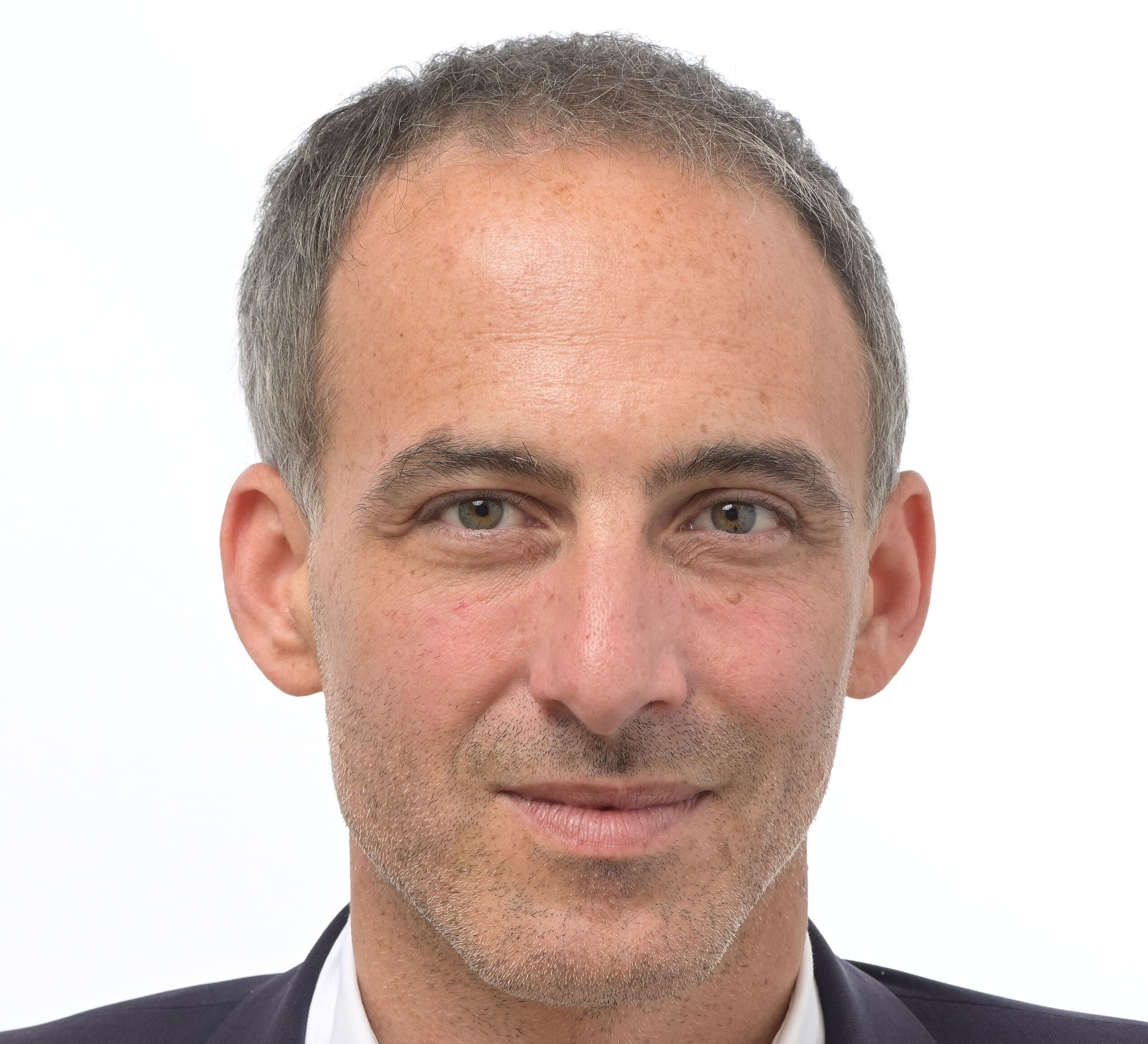 You are currently viewing Économie de guerre européenne : au Parlement, les eurodéputés prêts à restreindre les droits des travailleurs