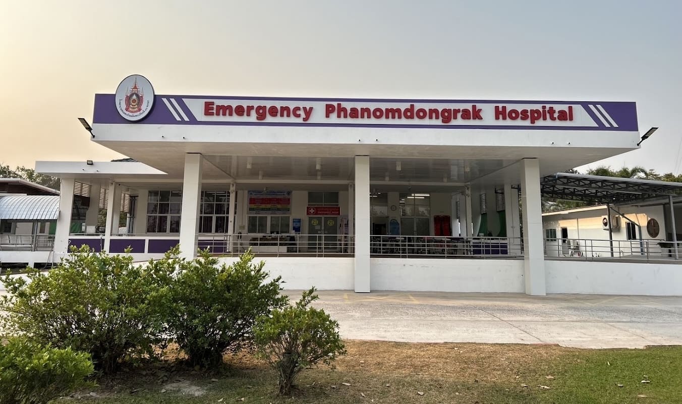 You are currently viewing Frontière Thaïlande-Cambodge : des tirs de roquettes menacent un hôpital thaïlandais, les combats s’étendent à quatre provinces