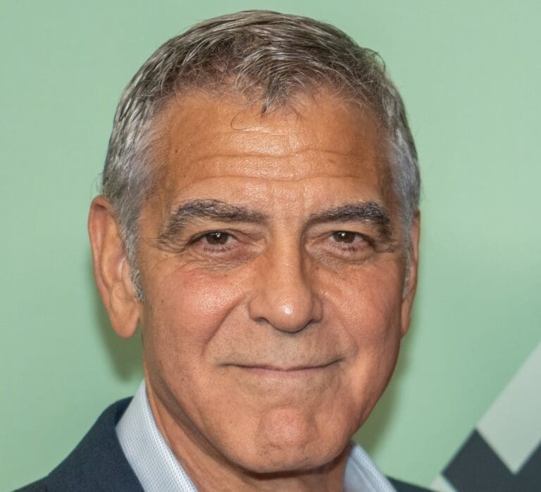 Lire la suite à propos de l’article George Clooney français : l’acteur et sa famille obtiennent officiellement la nationalité