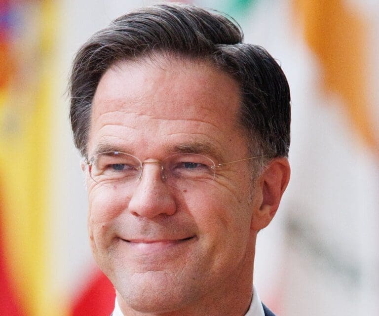 Lire la suite à propos de l’article Guerre en Ukraine : l’Europe enclenche le gel durable des avoirs russes alors que l’Otan alerte sur une menace militaire