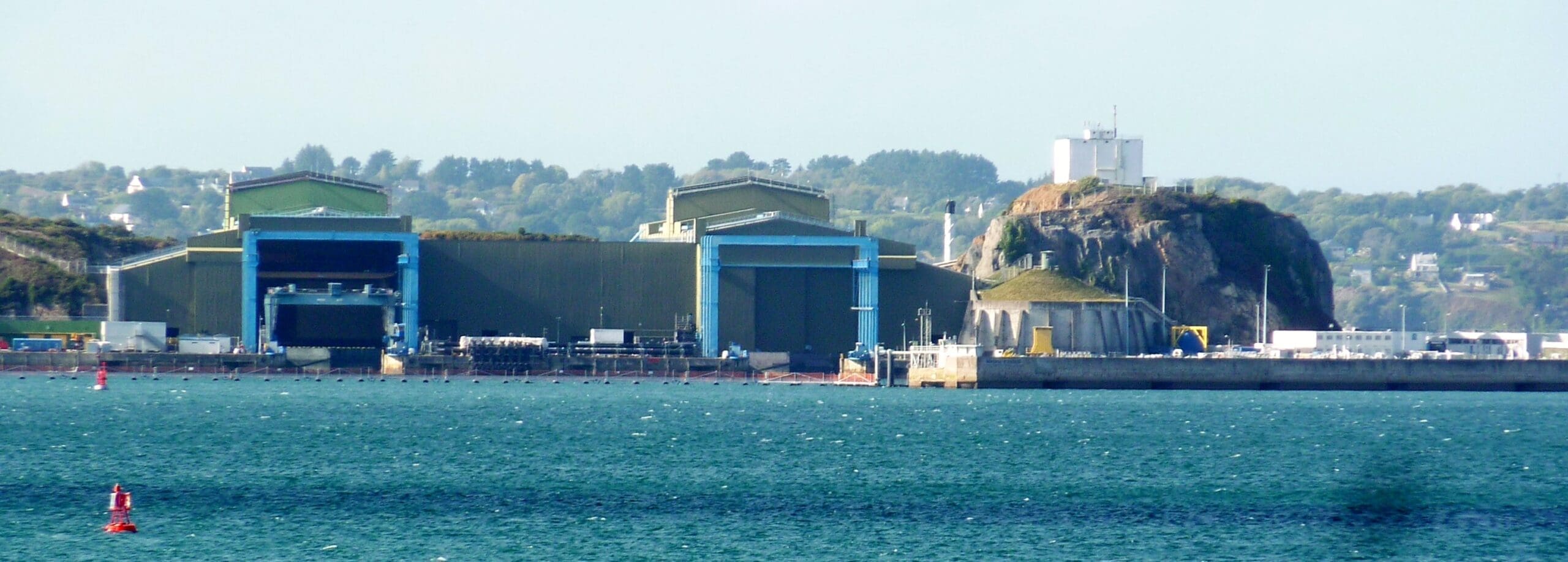 You are currently viewing Île Longue : cinq drones détectés au-dessus de la base nucléaire, une enquête militaire ouverte