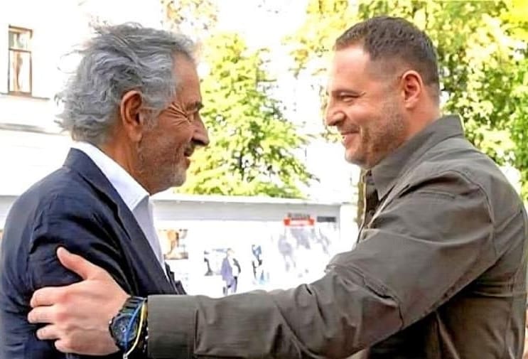 You are currently viewing Ukraine : les zones d’ombre autour du tandem BHL–Yermak au cœur des polémiques médiatiques