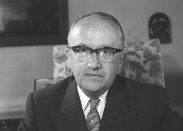You are currently viewing Walter Hallstein : le premier président de la CEE faisait partie des élites du IIIᵉ Reich et du groupe Bilderberg