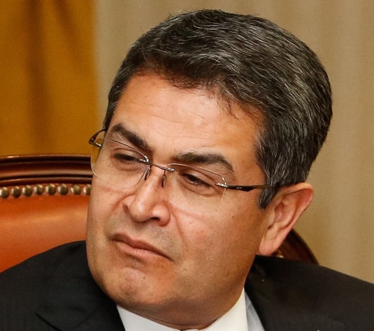 You are currently viewing Etats-Unis : Quand Trump graciait l’ex-président hondurien Juan Orlando Hernández, condamné pour narcotrafic