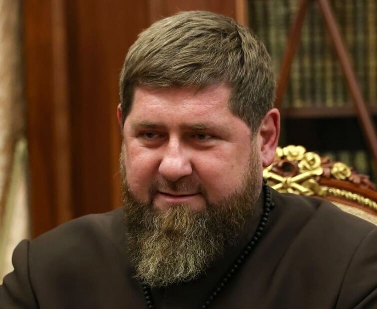 You are currently viewing Guerre en Ukraine : l’état de santé de Ramzan Kadyrov relance les spéculations sur sa succession en Tchétchénie