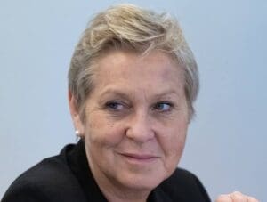 Lire la suite à propos de l’article Interdiction des réseaux sociaux : la ministre du Numérique évoque un futur débat sur les VPN