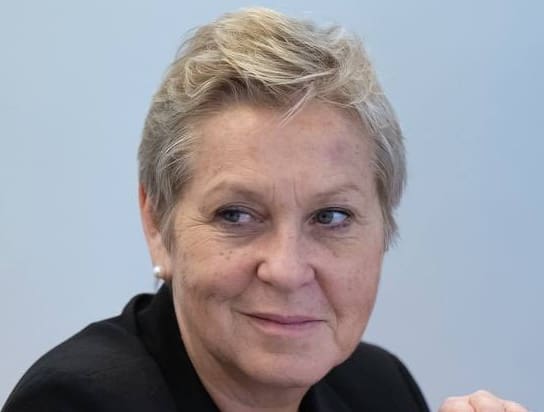You are currently viewing Interdiction des réseaux sociaux : la ministre du Numérique évoque un futur débat sur les VPN