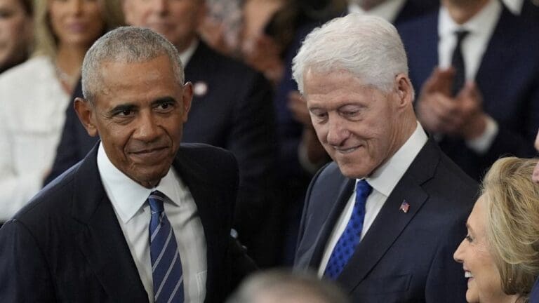 Lire la suite à propos de l’article Mort d’Alex Pretti : Obama et Clinton appellent à un « sursaut » après le drame de Minneapolis