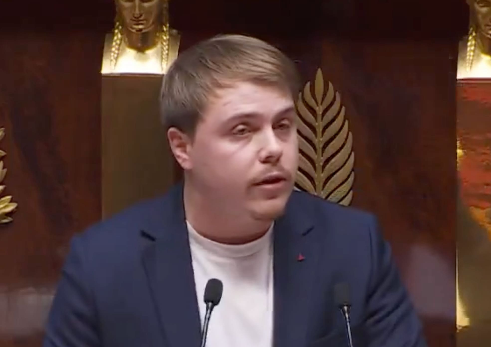 You are currently viewing Réseaux sociaux : Louis Boyard dénonce à l’Assemblée une « opération de communication » déconnectée de la jeunesse