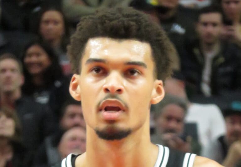 Lire la suite à propos de l’article Victor Wembanyama : « Je regarde l’actualité et je suis horrifié », la star NBA réagit aux meurtres attribués à l’ICE