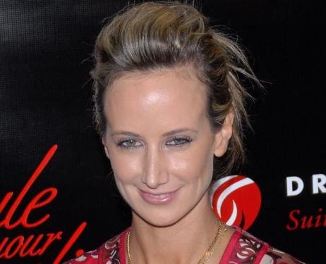 You are currently viewing Affaire Epstein : Quand Lady Victoria Hervey jugeait « insultant » de ne pas figurer dans les dossiers