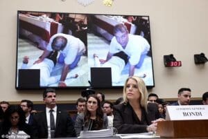Lire la suite à propos de l’article Affaire Epstein : audition houleuse au Congrès, Pam Bondi réplique par des insultes