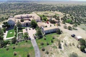 Lire la suite à propos de l’article Epstein Files : Un mail évoque deux jeunes femmes étranglées et enterrées près du Zorro Ranch