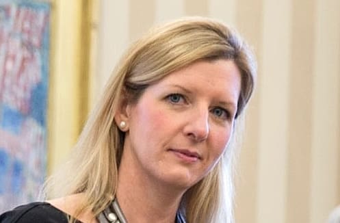 You are currently viewing Affaire Epstein : la directrice juridique de Goldman Sachs Kathryn Ruemmler quitte ses fonctions