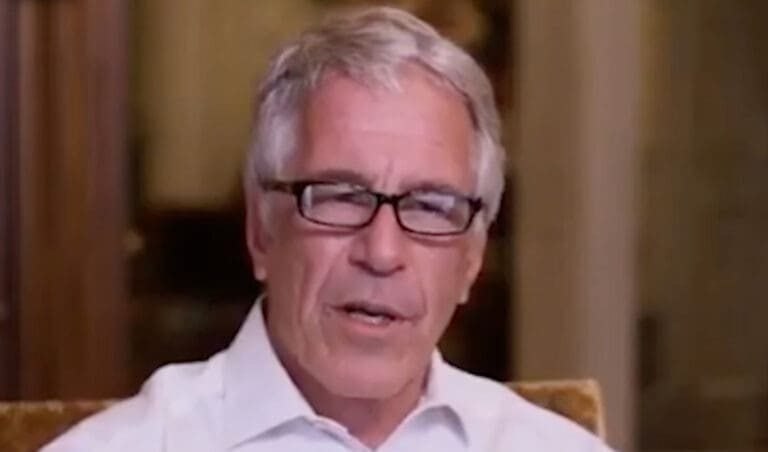 Lire la suite à propos de l’article Affaire Epstein : l’interview glaçante de Jeffrey Epstein par Steve Bannon refait surface