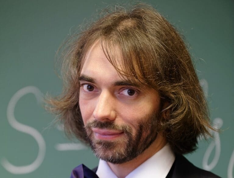 Lire la suite à propos de l’article Cédric Villani : les courriels avec Jeffrey Epstein révèlent une approche lorsque le député rédigeait son rapport sur l’IA