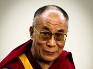Lire la suite à propos de l’article Dalai Lama : le chef spirituel nie tout lien après plus de 150 mentions dans les « Epstein files »