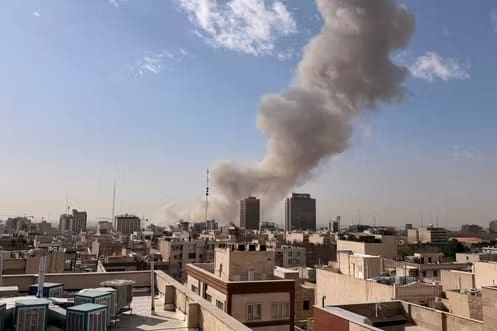 Lire la suite à propos de l’article Géopolitique : frappes conjointes des États-Unis et d’Israël sur Téhéran, scènes de panique dans la capitale iranienne