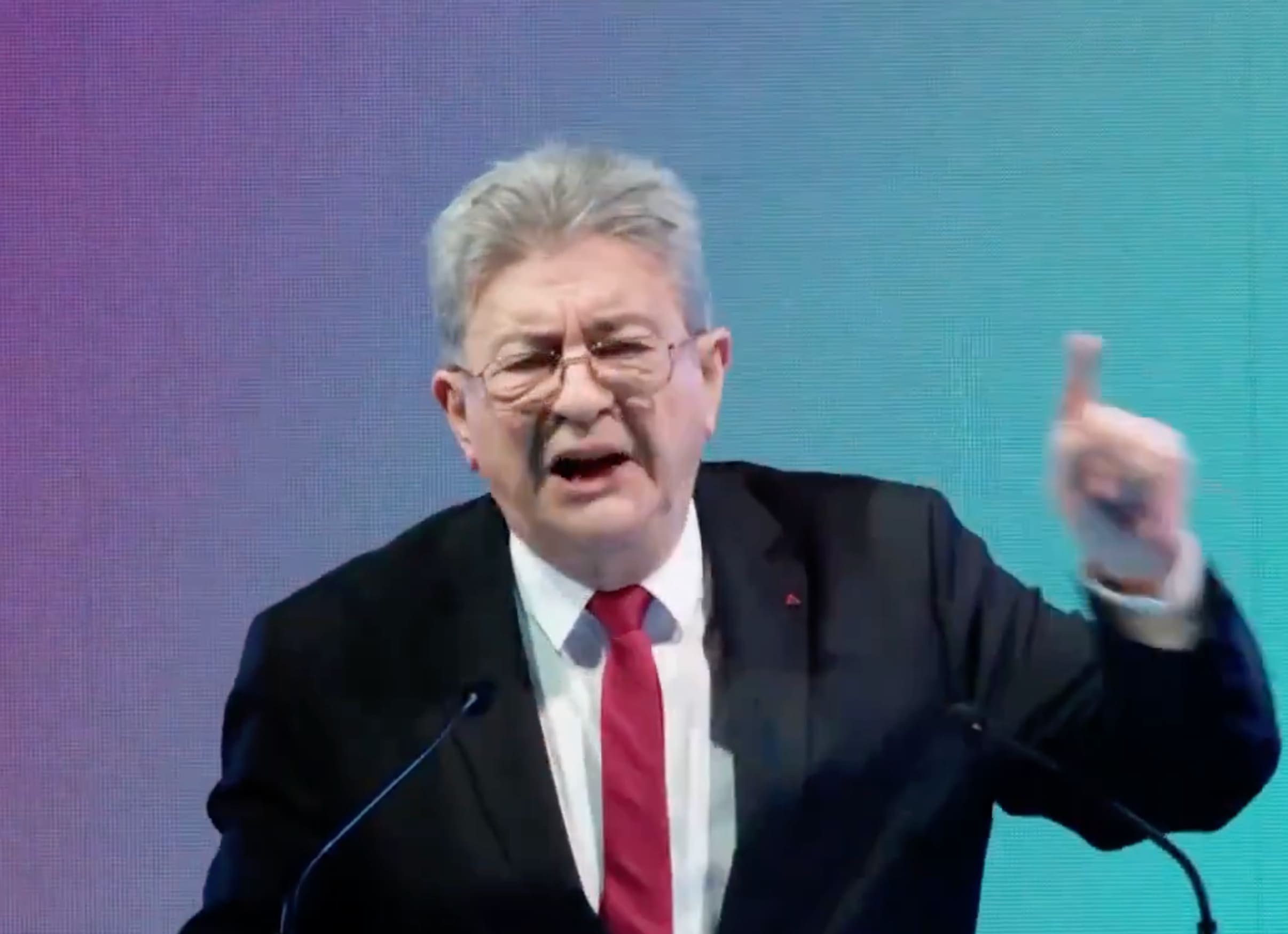 You are currently viewing Jean-Luc Mélenchon : polémique après ses accusations sur l’affaire Quentin et les attaques de permanences