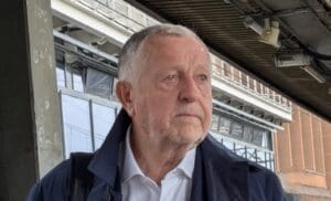Lire la suite à propos de l’article Lyon : Jean-Michel Aulas appelle la mairie de Lyon à afficher le portrait de Quentin Deranque sur l’Hôtel de Ville