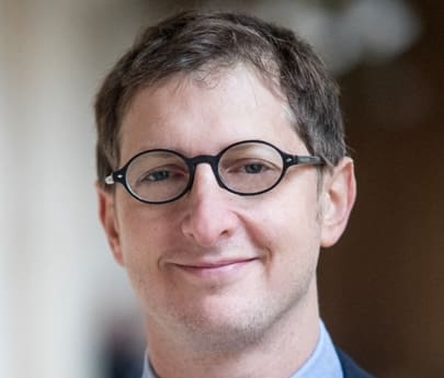 You are currently viewing Municipales à Paris : Ariel Weil, figure sociale-démocrate adoubée par Hollande et Glucksmann face à LFI